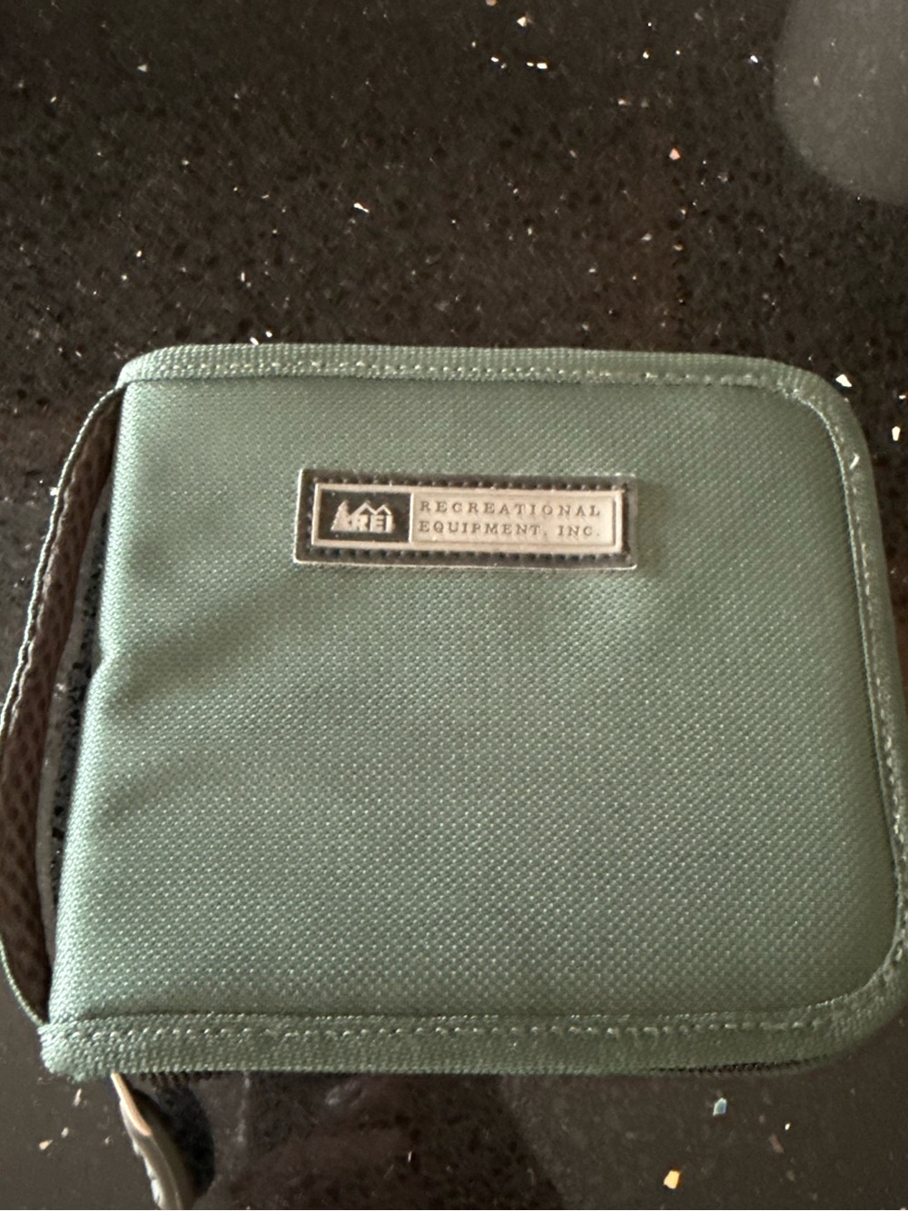 Vintage REI Recreational Equipment Inc. Green Travel Organizer Wallet Zip Case
